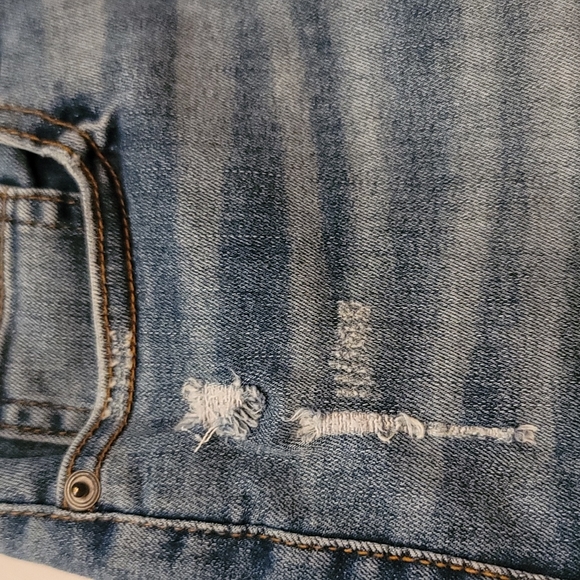 Jean Shorts - Picture 4 of 7